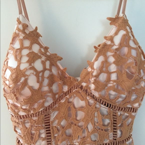 💓NWT NLW Crochet Floral Dress, small - Picture 3 of 3