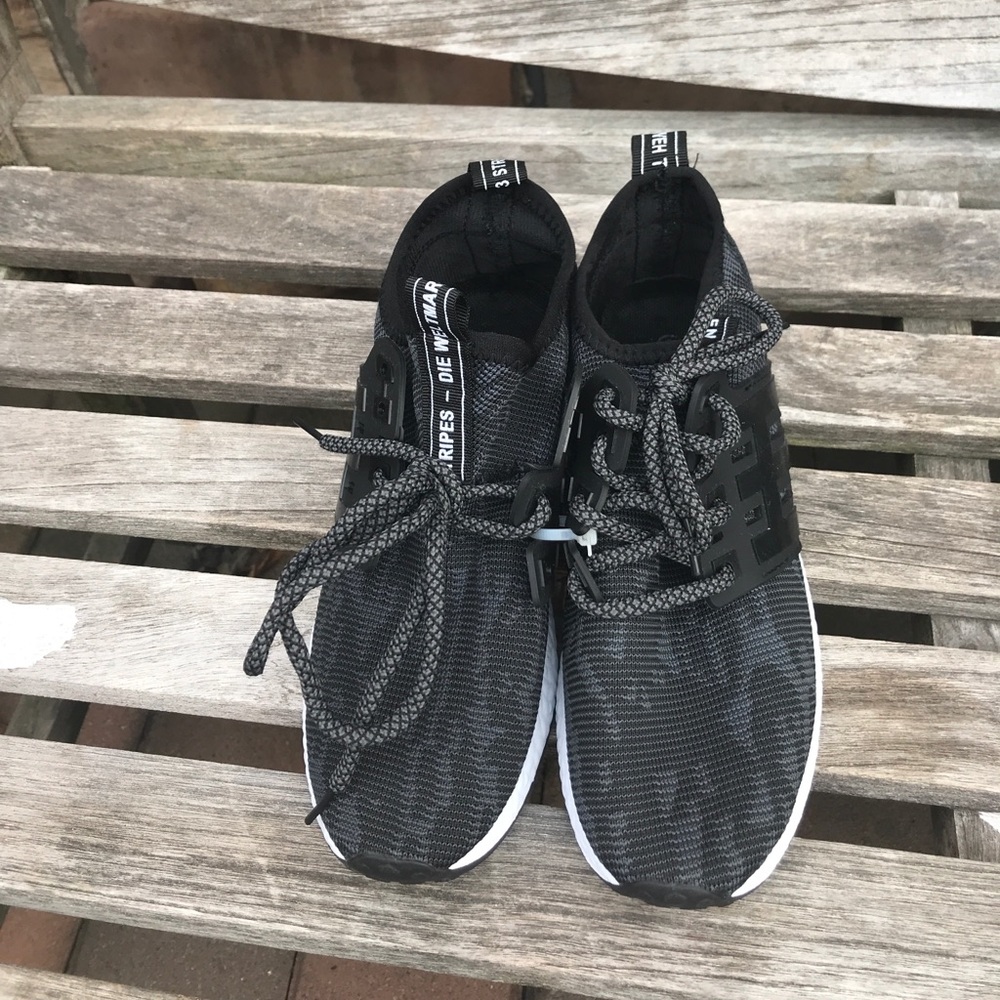 BNWT LIGHTWEIGHT AWESOME KICKS BLACK N GREY ✔️🖤🥊