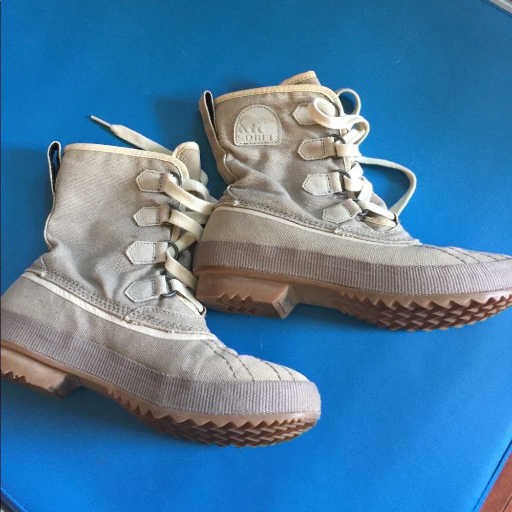 Grey canvas sorel boots