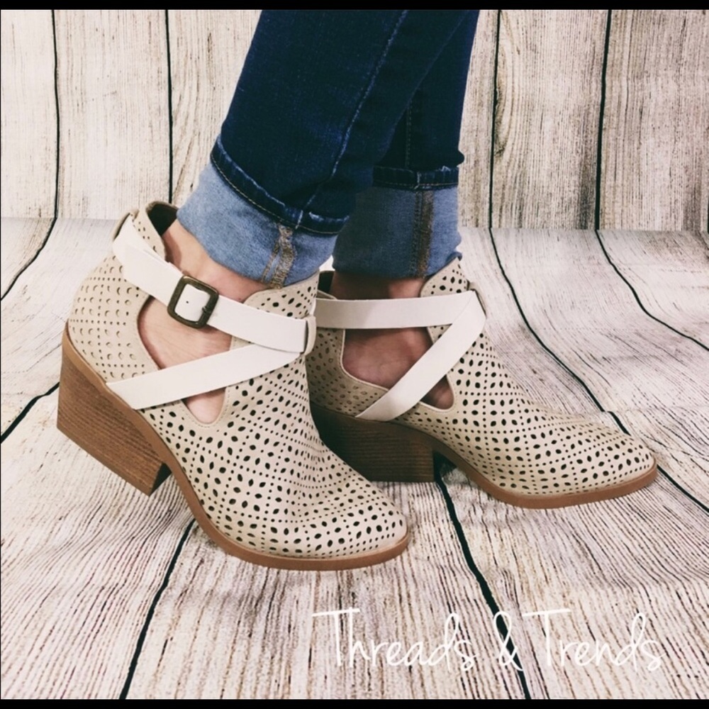 LAST PAIR! Lazer Patterned Bootie - Picture 3 of 4