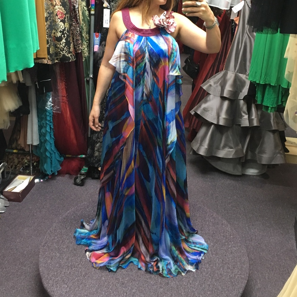 Beautiful Lebanese designer evening gown. Size 40
