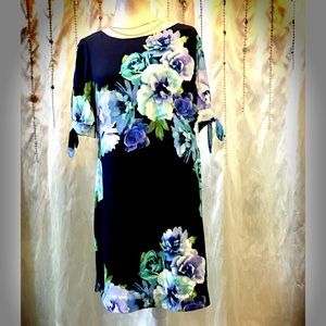 Lovely floral Eliza J dress 🦋
