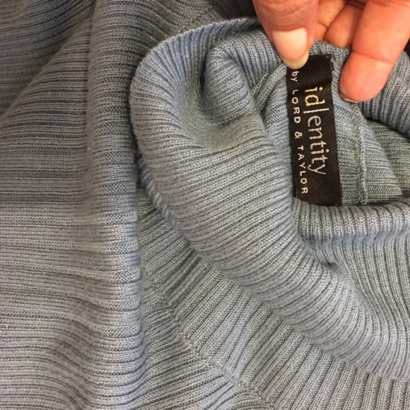 Blouse - Picture 2 of 3