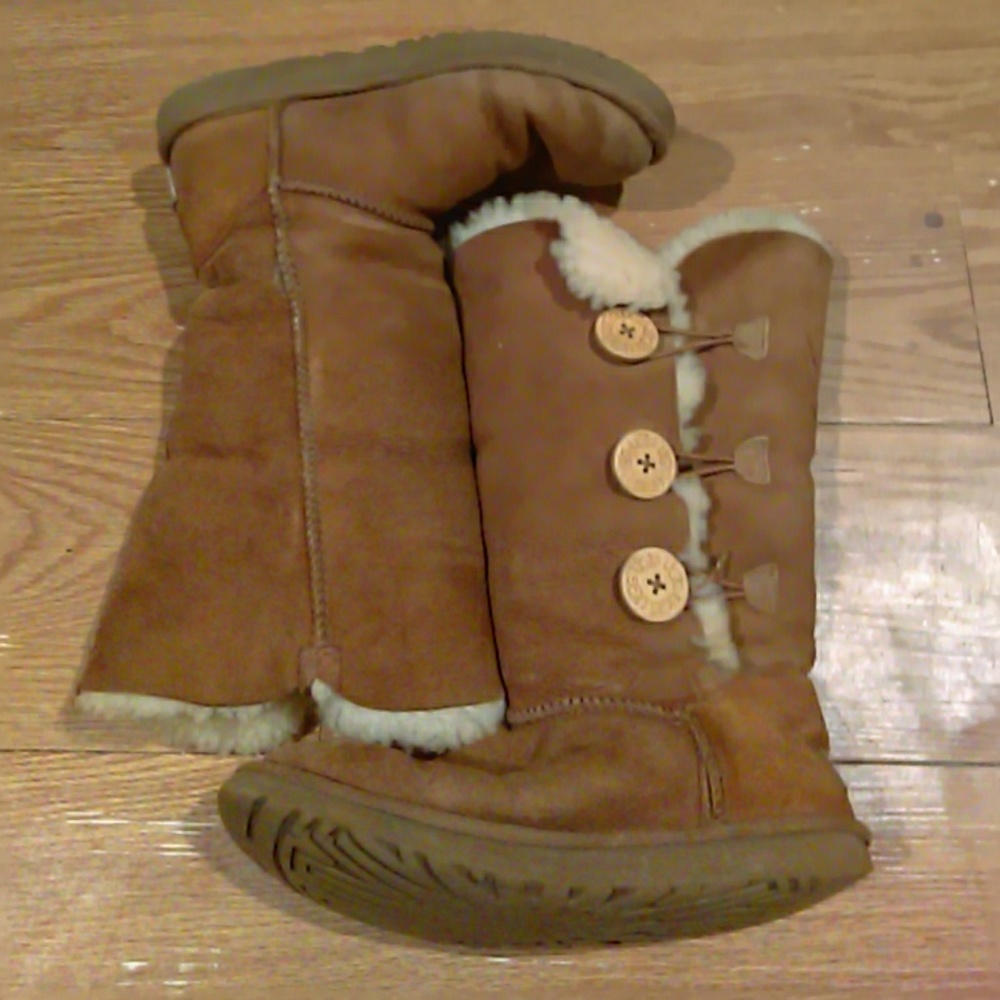Tan Uggs