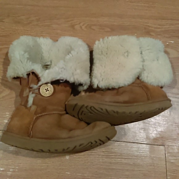 Tan Uggs - Picture 3 of 3