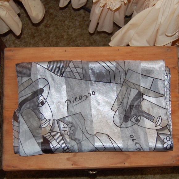 Picasso Scarf - Picture 3 of 4