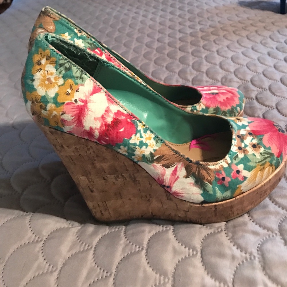 Floral wedges