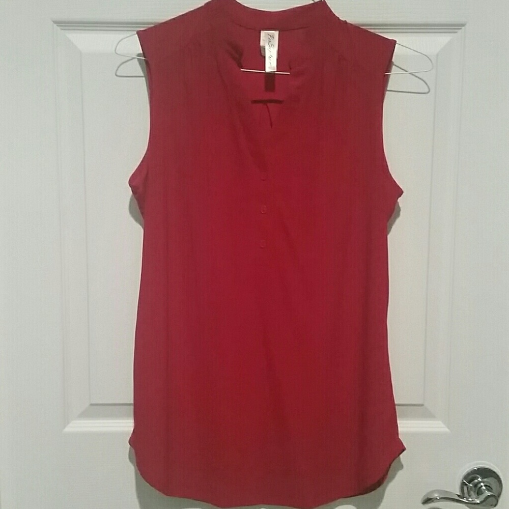 Very pretty deep red sleeveless blouse L EUC