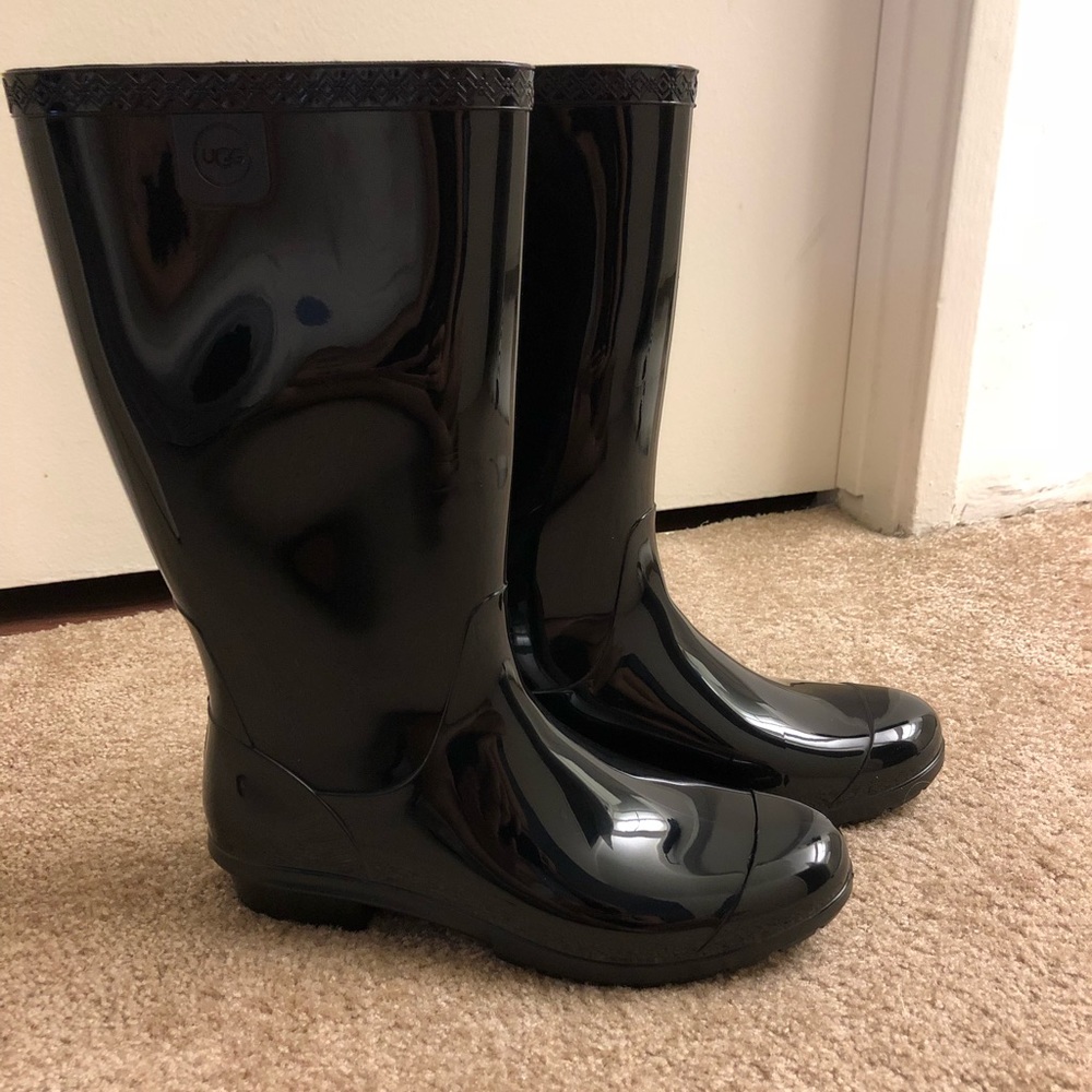 Authentic Ugg Shaye Rain Boots $35 Price FIRM