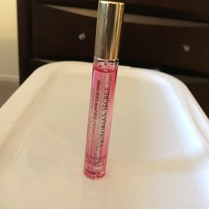 Free w/ $15 purchase🌟VS Bombshell Perfume 🌟