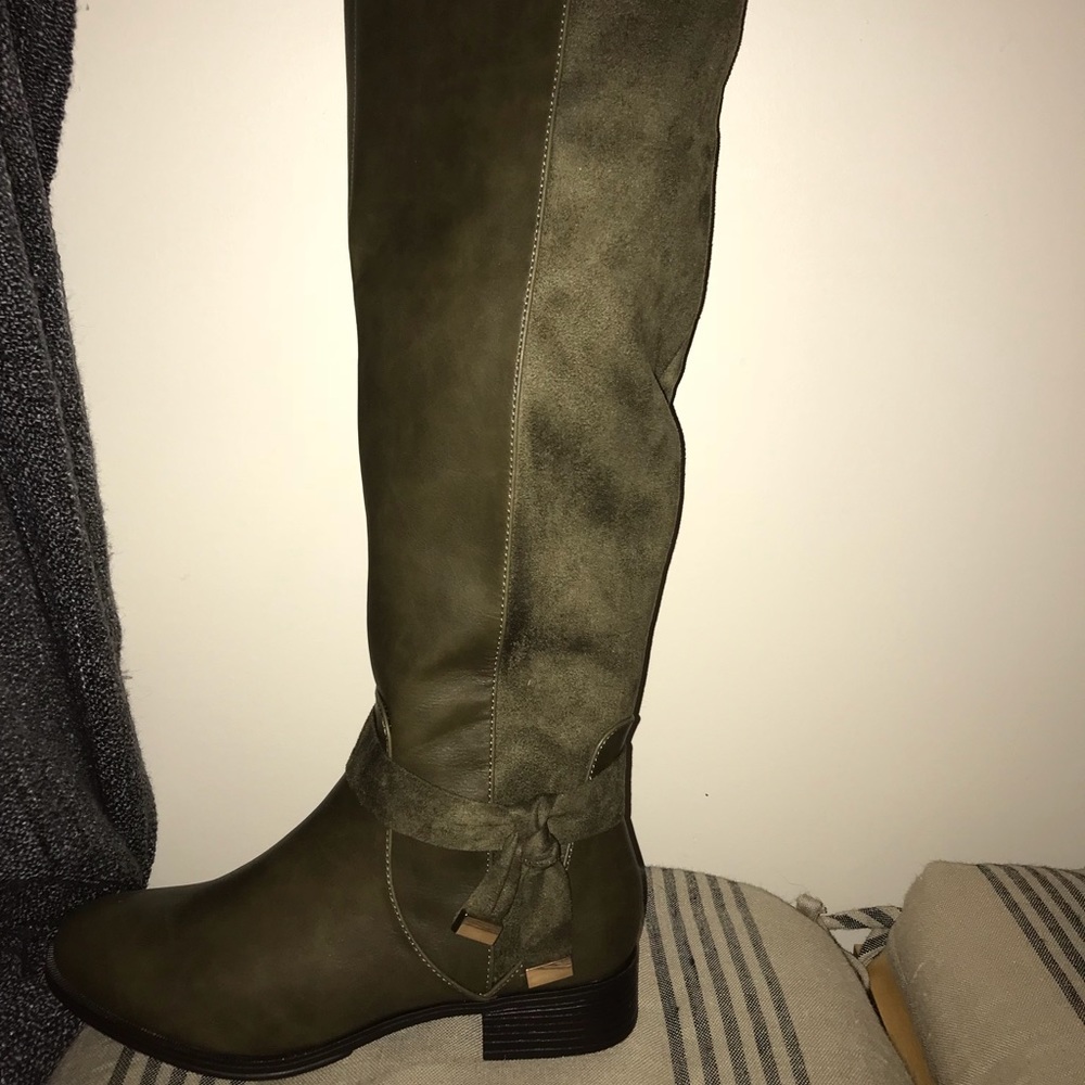 Olive green over the knee boots! 👢