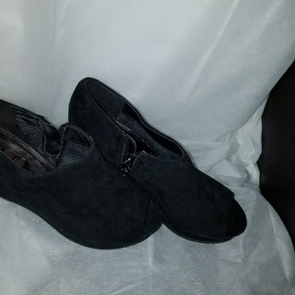 Black suede wedges - Picture 2 of 2