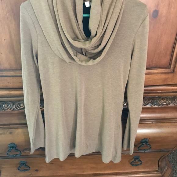 Top by Legacy with detached scarf - Picture 1 of 8