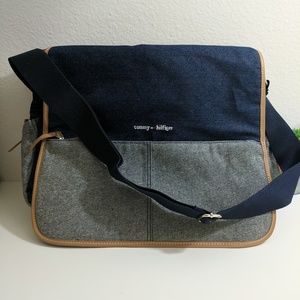 Tommy Hilfiger vintage logo messenger bag 🎒