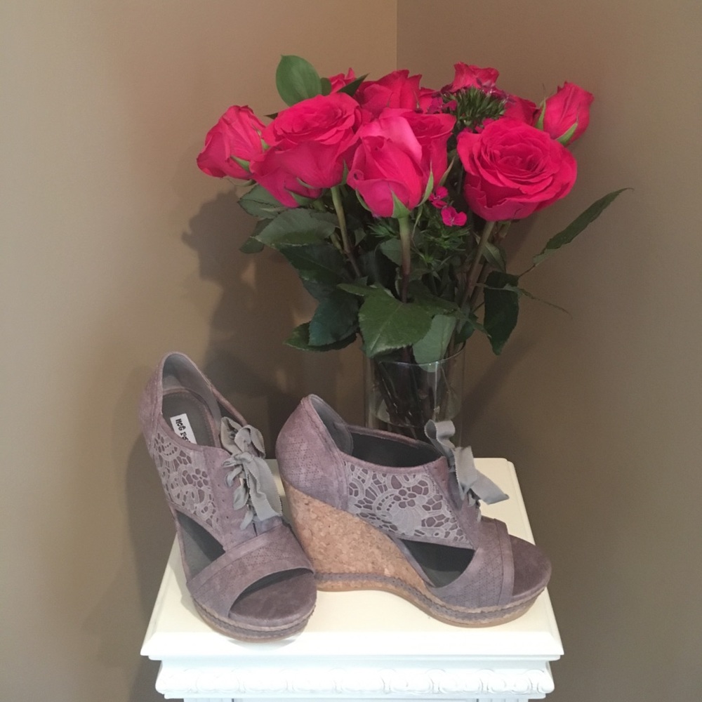 Adorable Tie Platforms