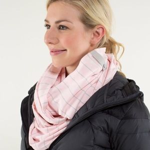 Lululemon pink & grey Vinyasa scarf