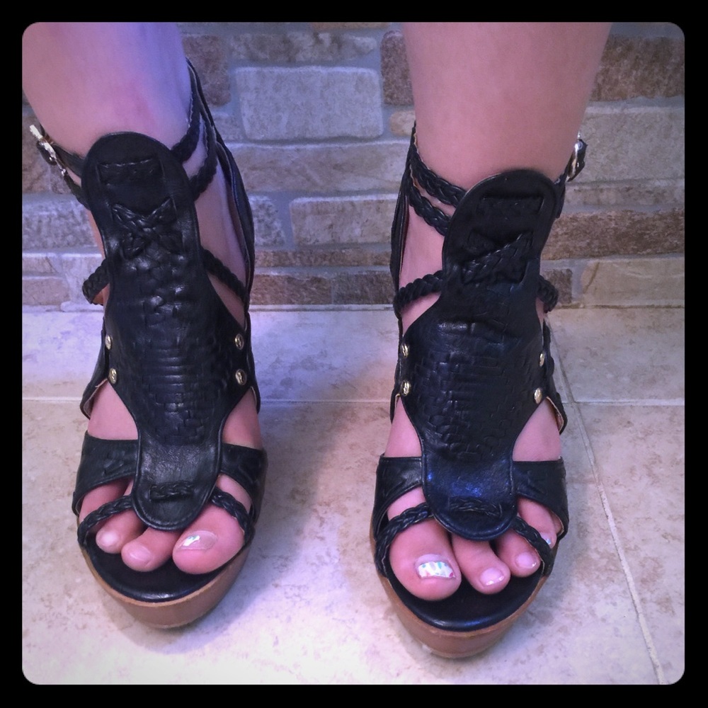Apple Bottom Wedges