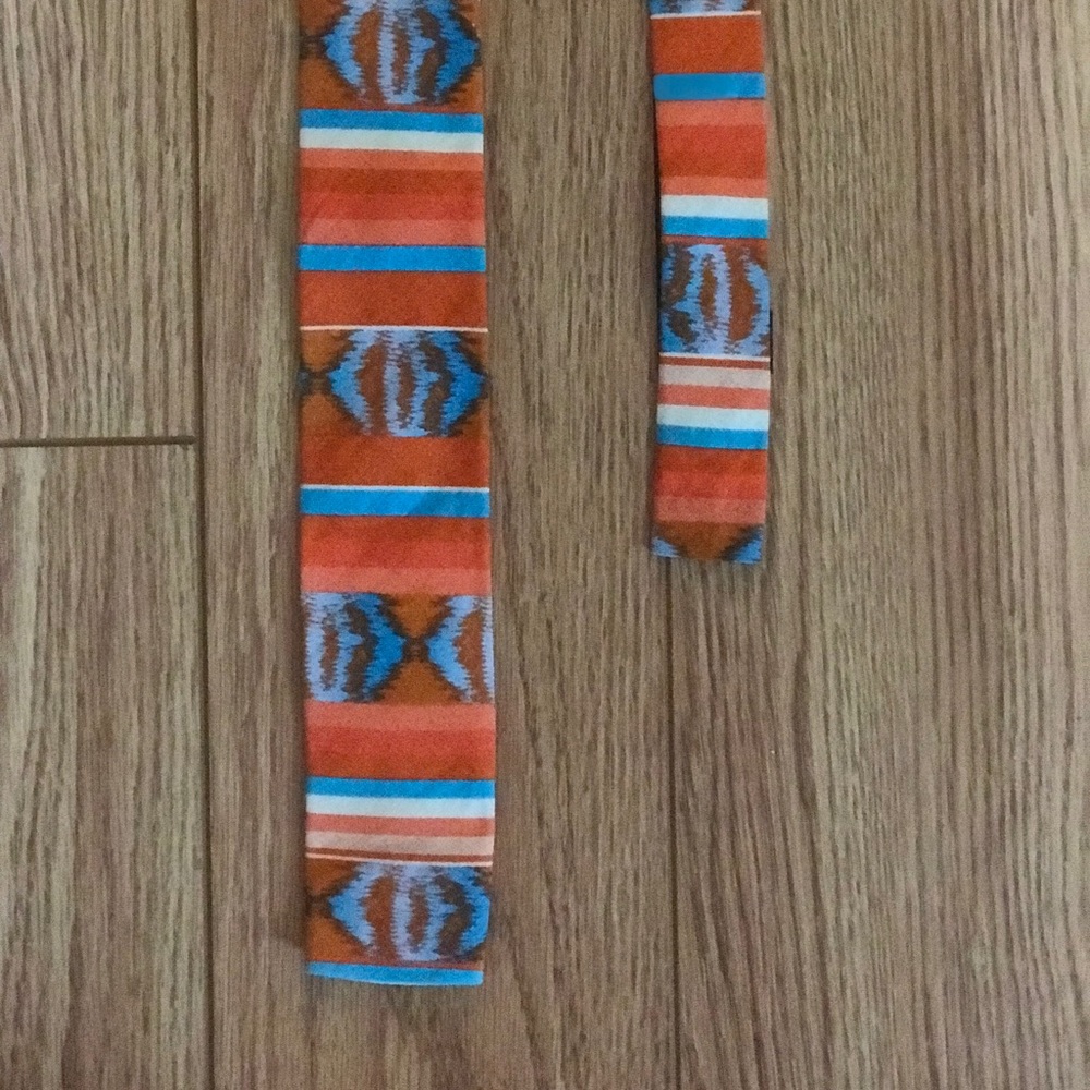 Attention getter (tie)