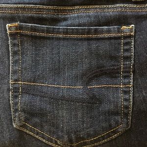 American Eagle Cropped, dark wash stretch Jeans!