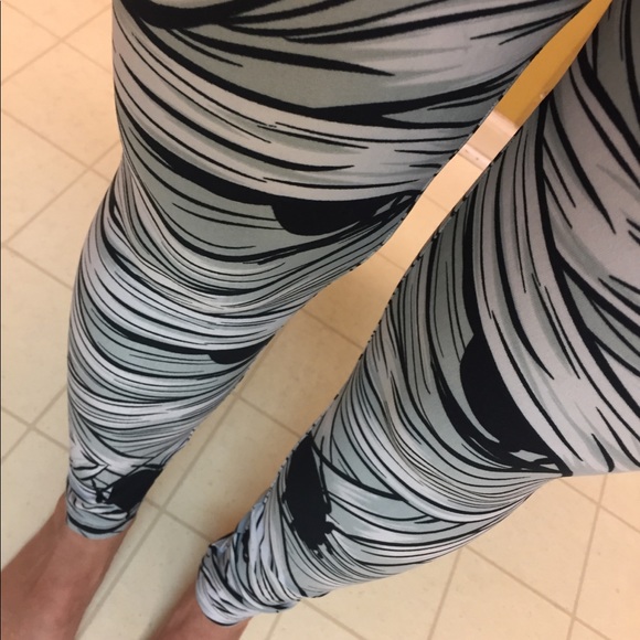 Lularoe Mummy leggings OS - Picture 2 of 4