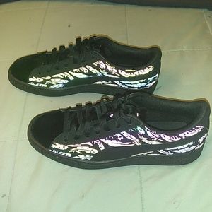 Womens size 7 Pumas. New