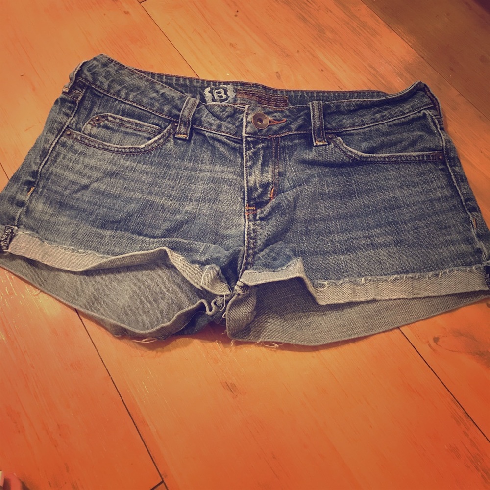 Bullhead denim shorts!
