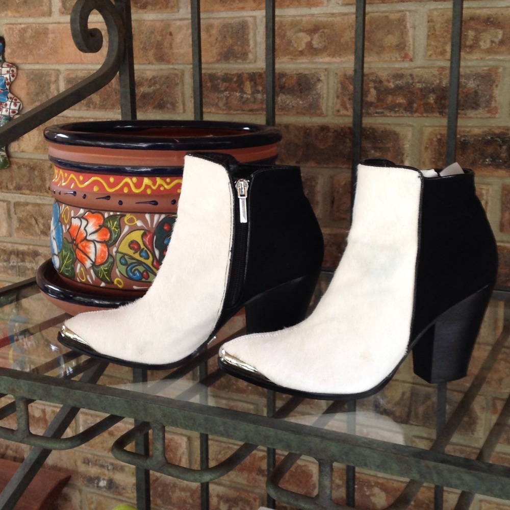 EUC VICTORIA SECRET HAIR ANS SWEDE BOOTIES