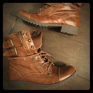 GUESS // combat boots