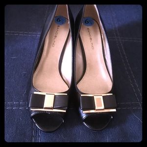Open toe wedge heels, black 6 1/2