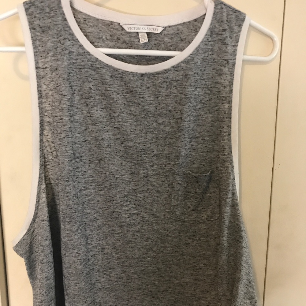 VS muscle tee