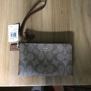 Brand new coach wristlet never used