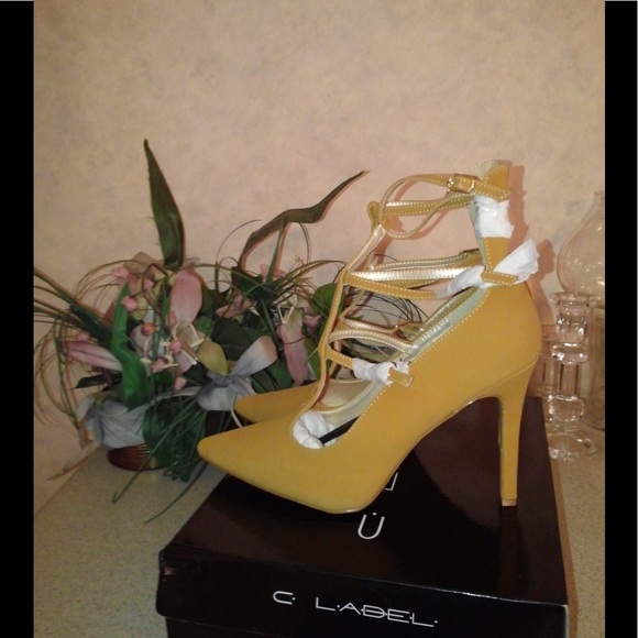 C Label Buckle Strappy Heels (9) - Picture 4 of 7