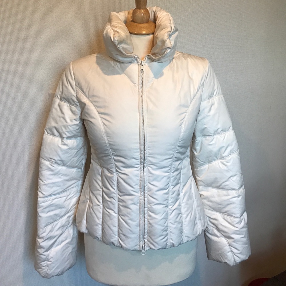 Super cute down fitted cream jacket
