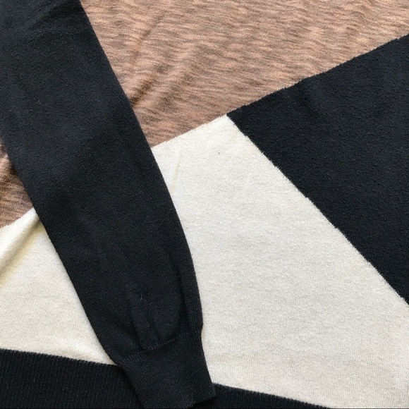 HP✨Color Block Sweater - Picture 4 of 4