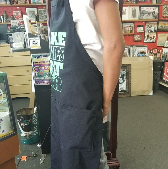 Apron - Picture 2 of 2