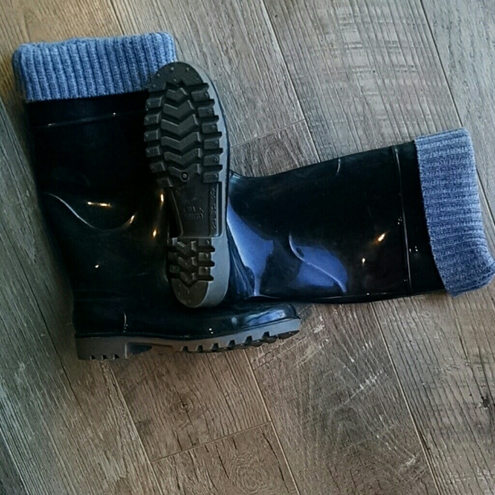 Black rain boots