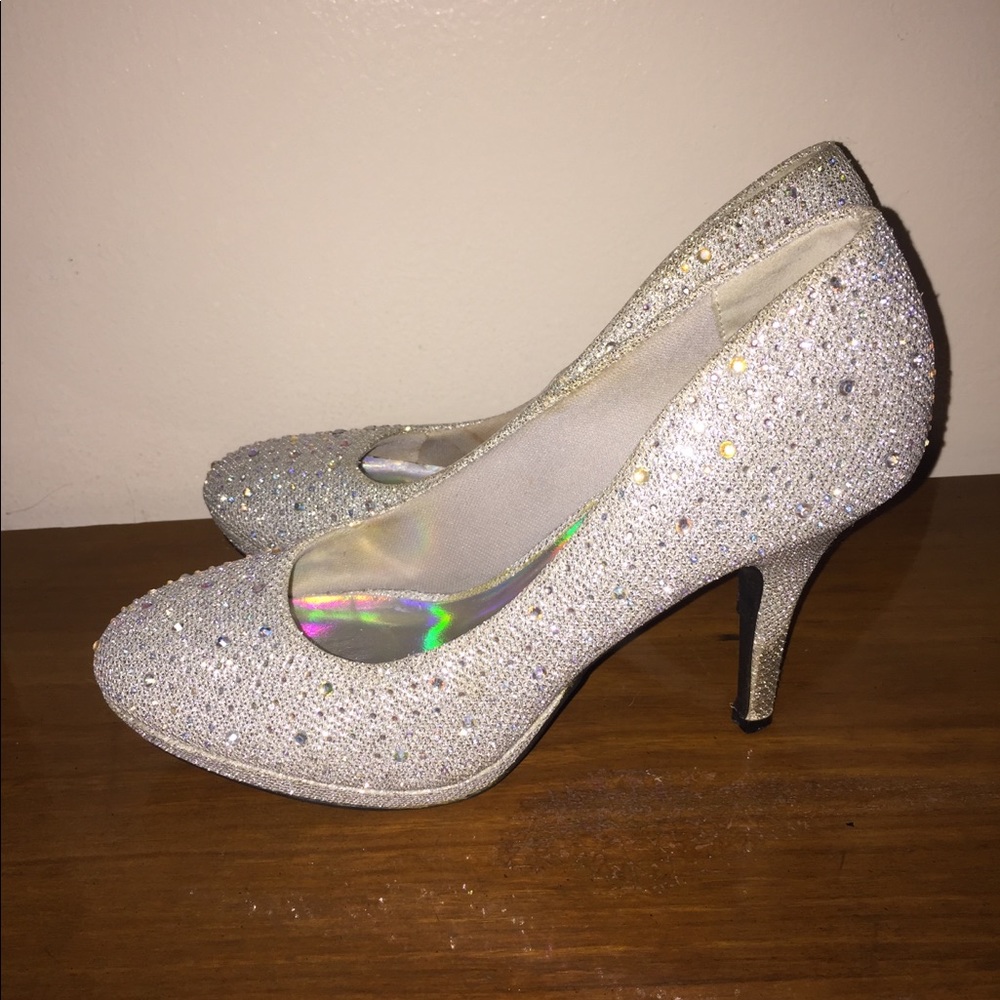 Silver High Heels! - Picture 2 of 4