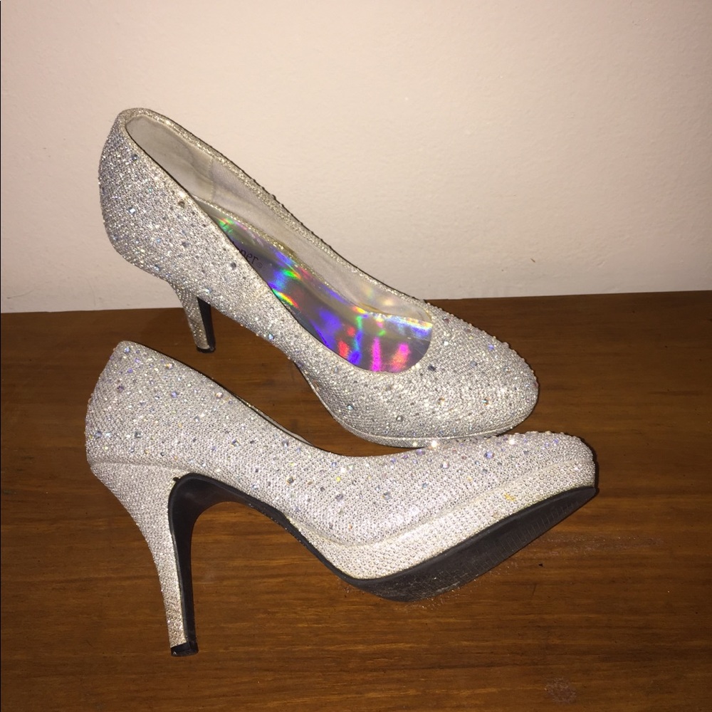 Silver High Heels! - Picture 4 of 4