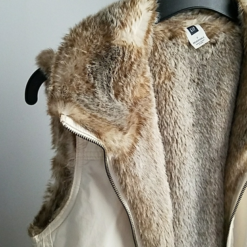 Gap Fuax Fur Vest