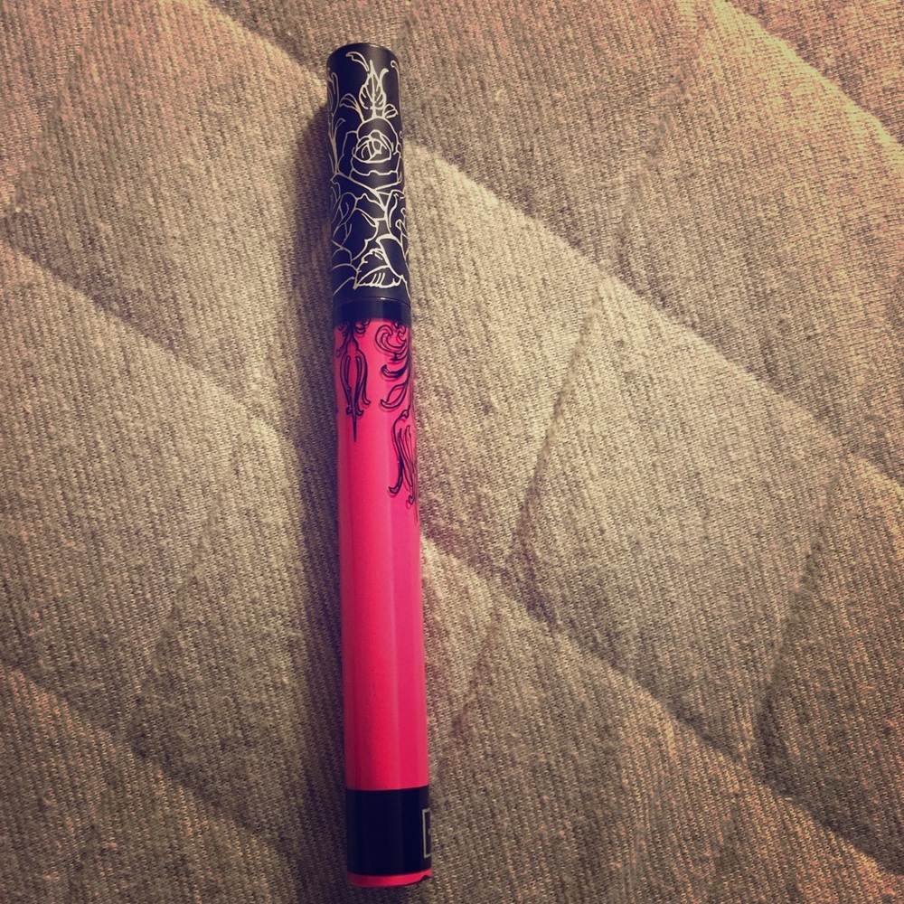 Kay Von D liquid lipstick(Backstage Bambi)