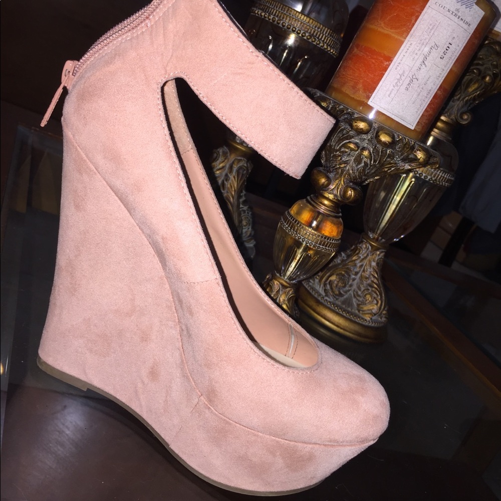 🎀 Millennial Pink Wedge Shoes with Ankle Straps🎀