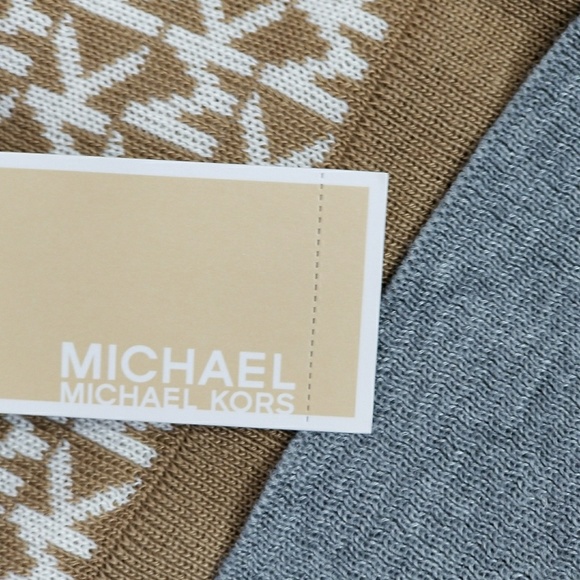 MICHAEL KORS BEANIE/ HAT - Picture 3 of 4