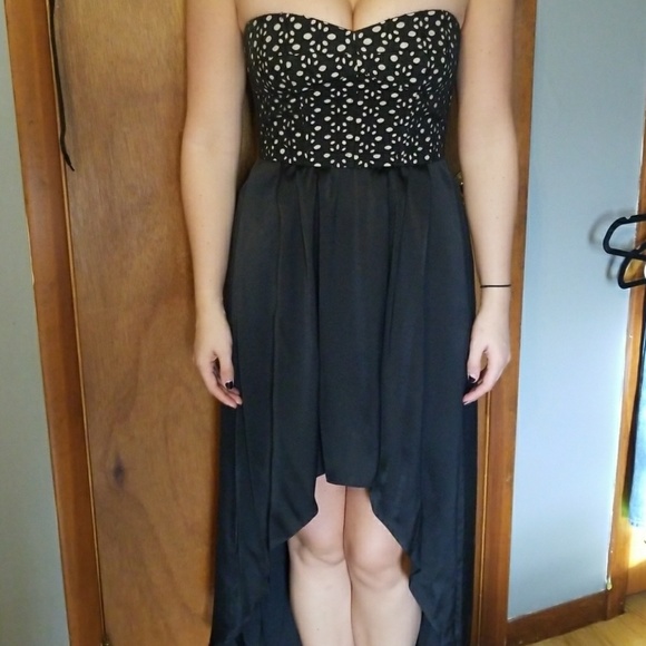 BCBGMaxAzria Dresses & Skirts - Beautiful BCBGMaxazria high low dress worn once!