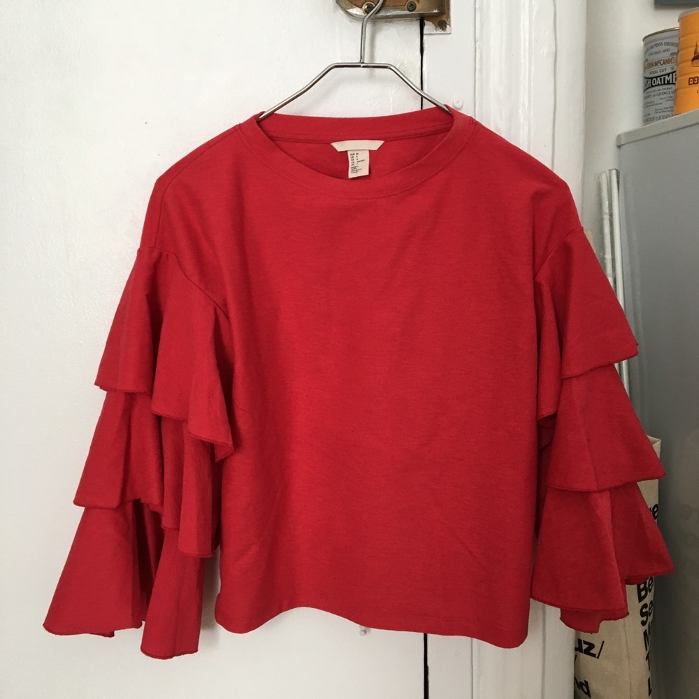 H&M ruffled sleeve top