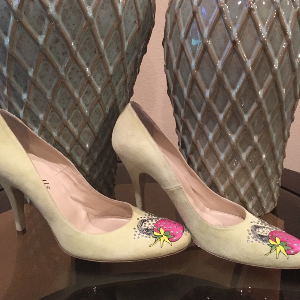 Rhinestones strawberry 🍓 Heels! Emanuel le Shoes