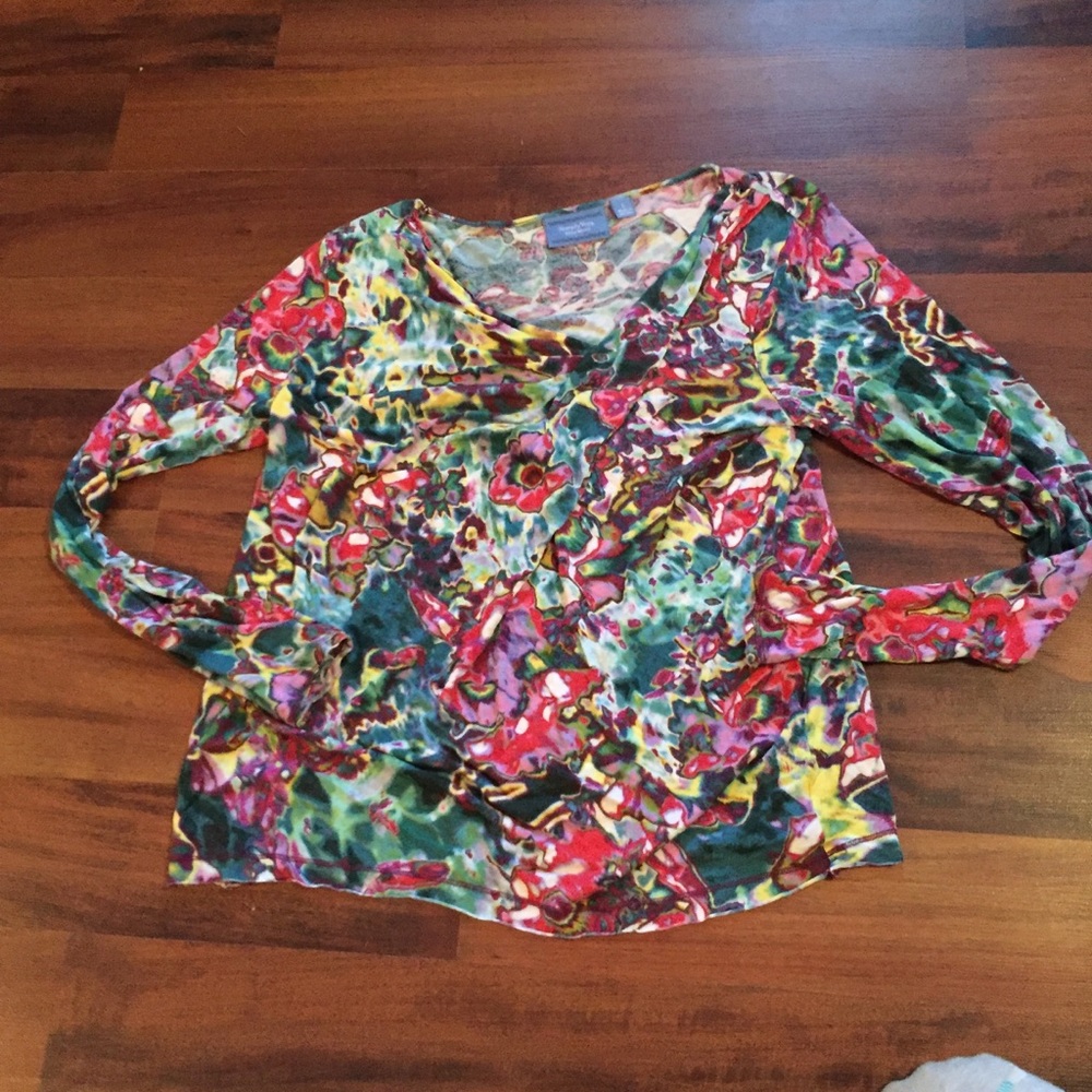 Simply Vera Colorful Top 💕