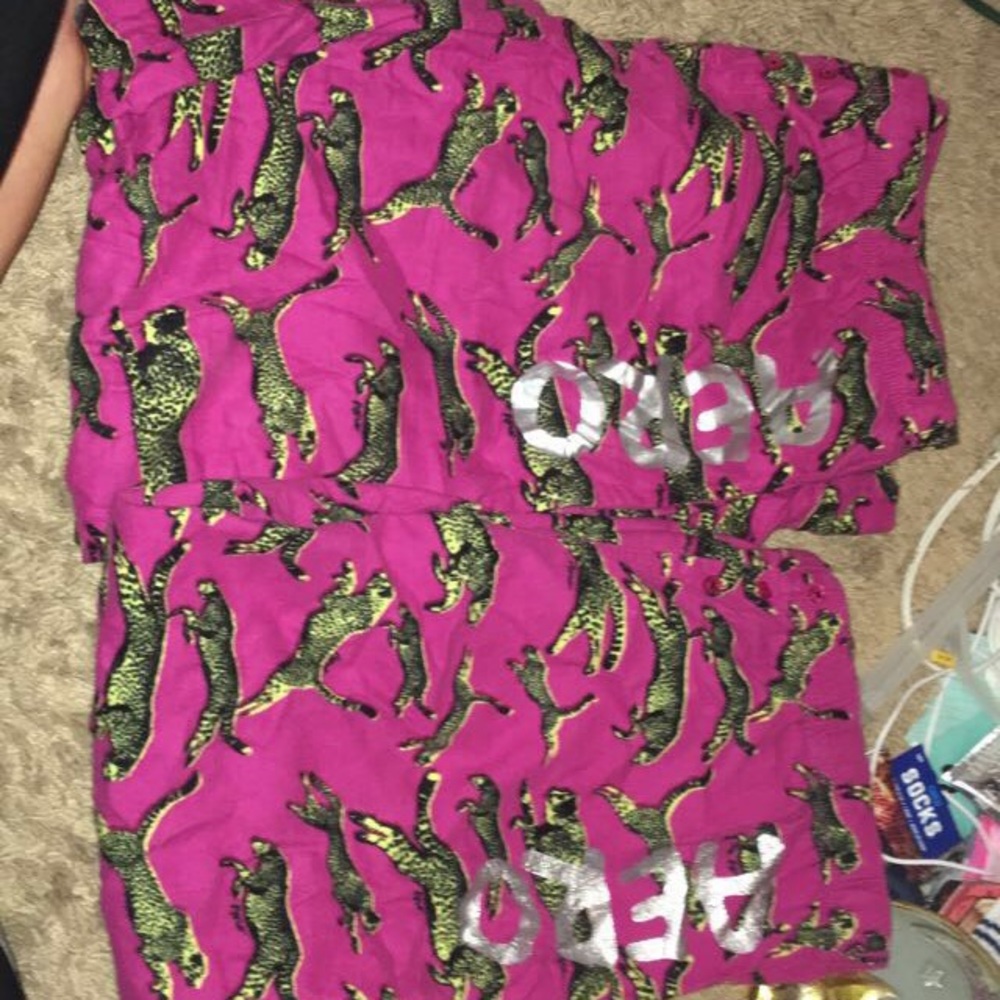 2 PAIRS! Aero pjs