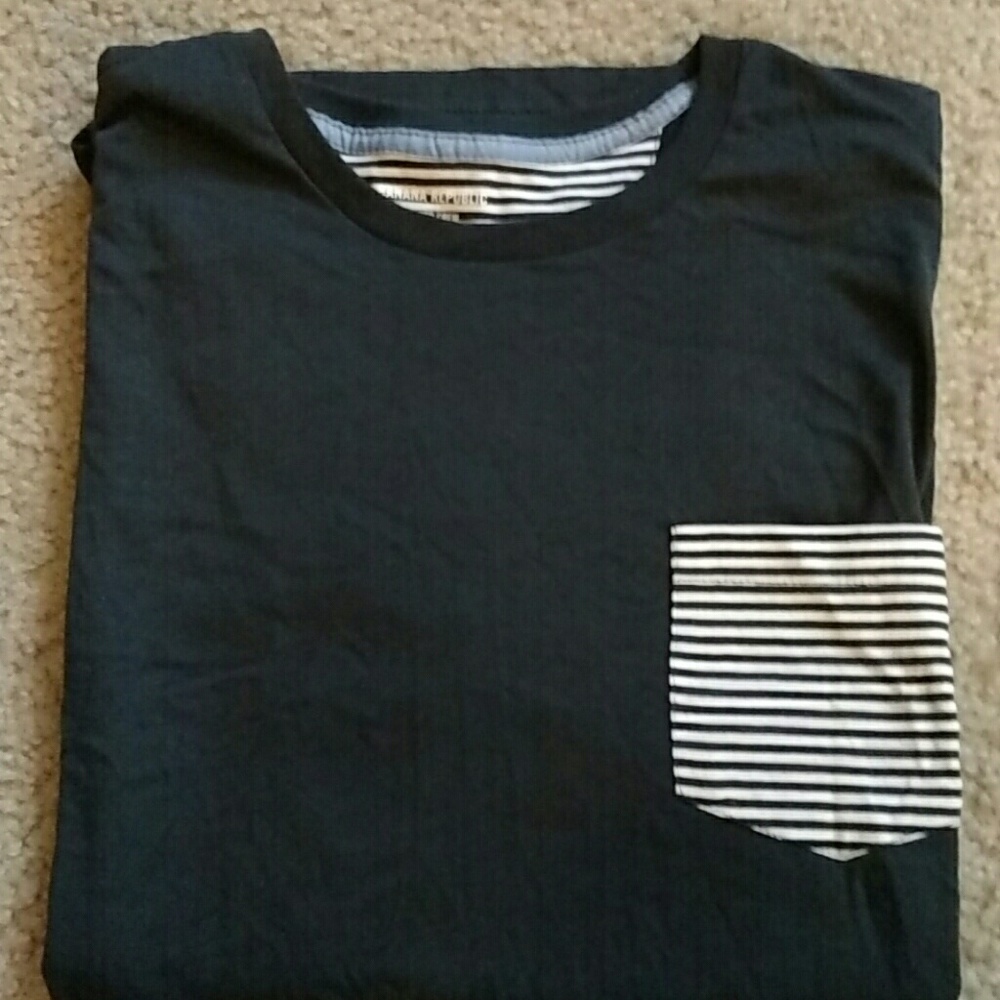 Banana Republic front pocket tee