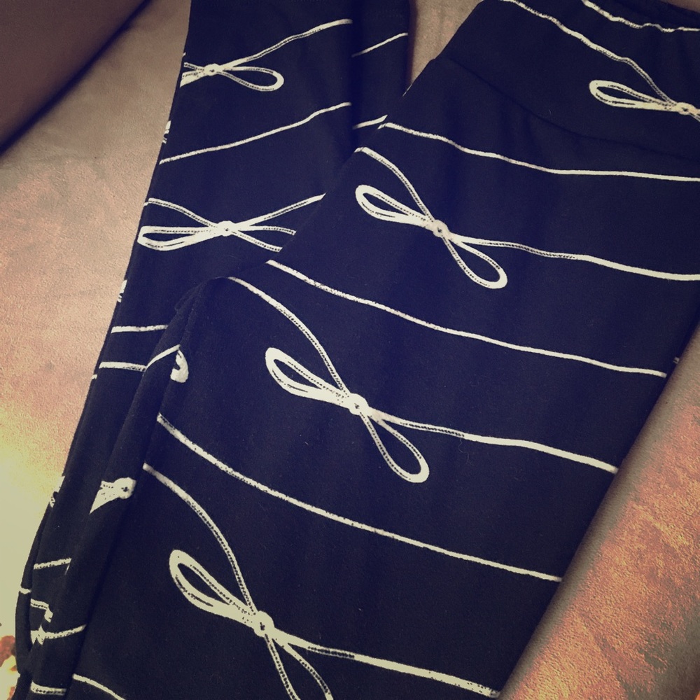 Black & white bows Lularoe OS throwback print HTF