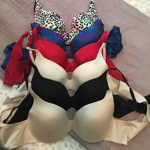 Set of 6 Victoria’s Secret bras